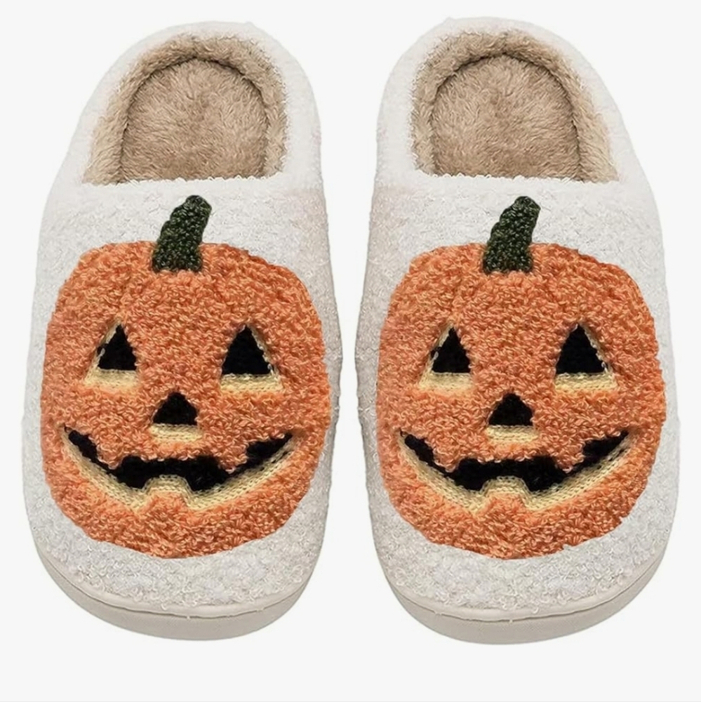 Women's Plush Halloween Pumpkin Slippers With Smiley Face Embroidery Ankle Socks